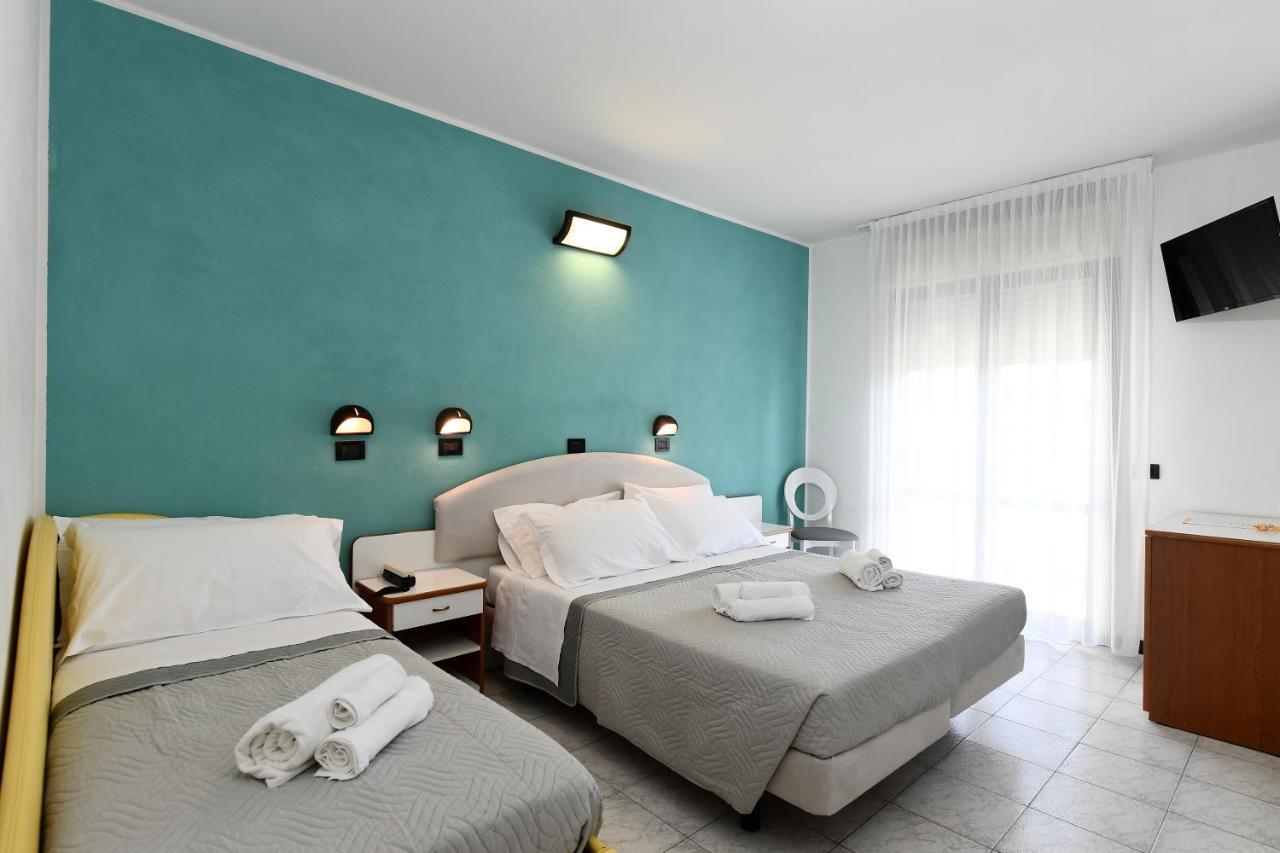 Hotel Criniera D'Oro Ріміні Екстер'єр фото